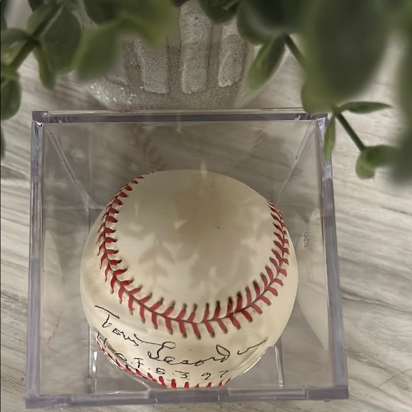 Tommy Lasorda autographed Baseball in case - Picture 2 of 7